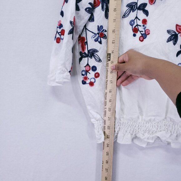 Kindred Anthropologie White Floral Embroidered 3/4 Sleeve Smocked Bottom Top S - Picture 4 of 14